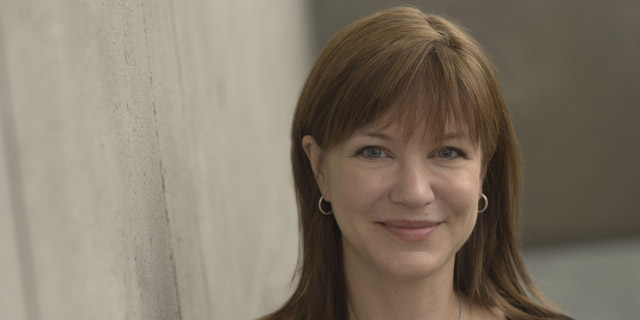 julie_larson_green